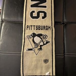 Pittsburgh Penguins Black and Cream Scarf